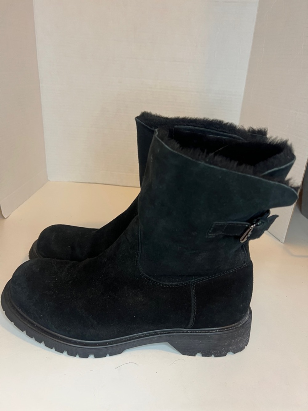 La CANADIENNE Black Hadley Suede Fur-Trim Lace-Up Ankle Boots - Picture 3 of 7